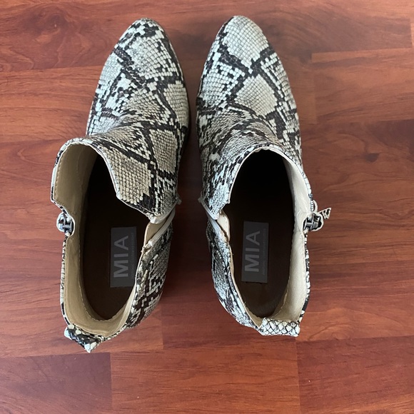 Faux snake print booties - Picture 3 of 5